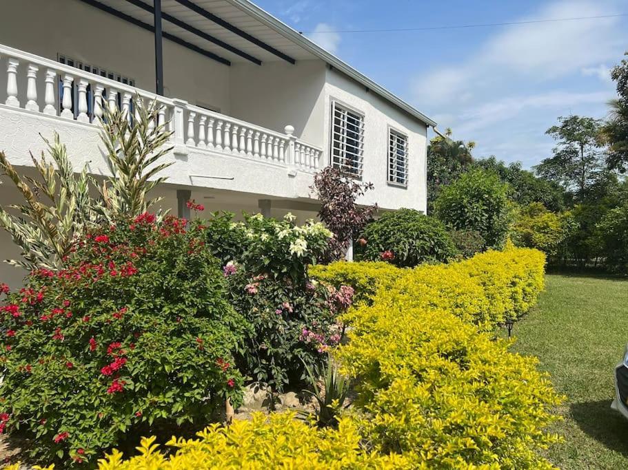 Casa Campestre Con Piscina Y Jacuzzi Cerca A Ginebra Valle Del Cauca *